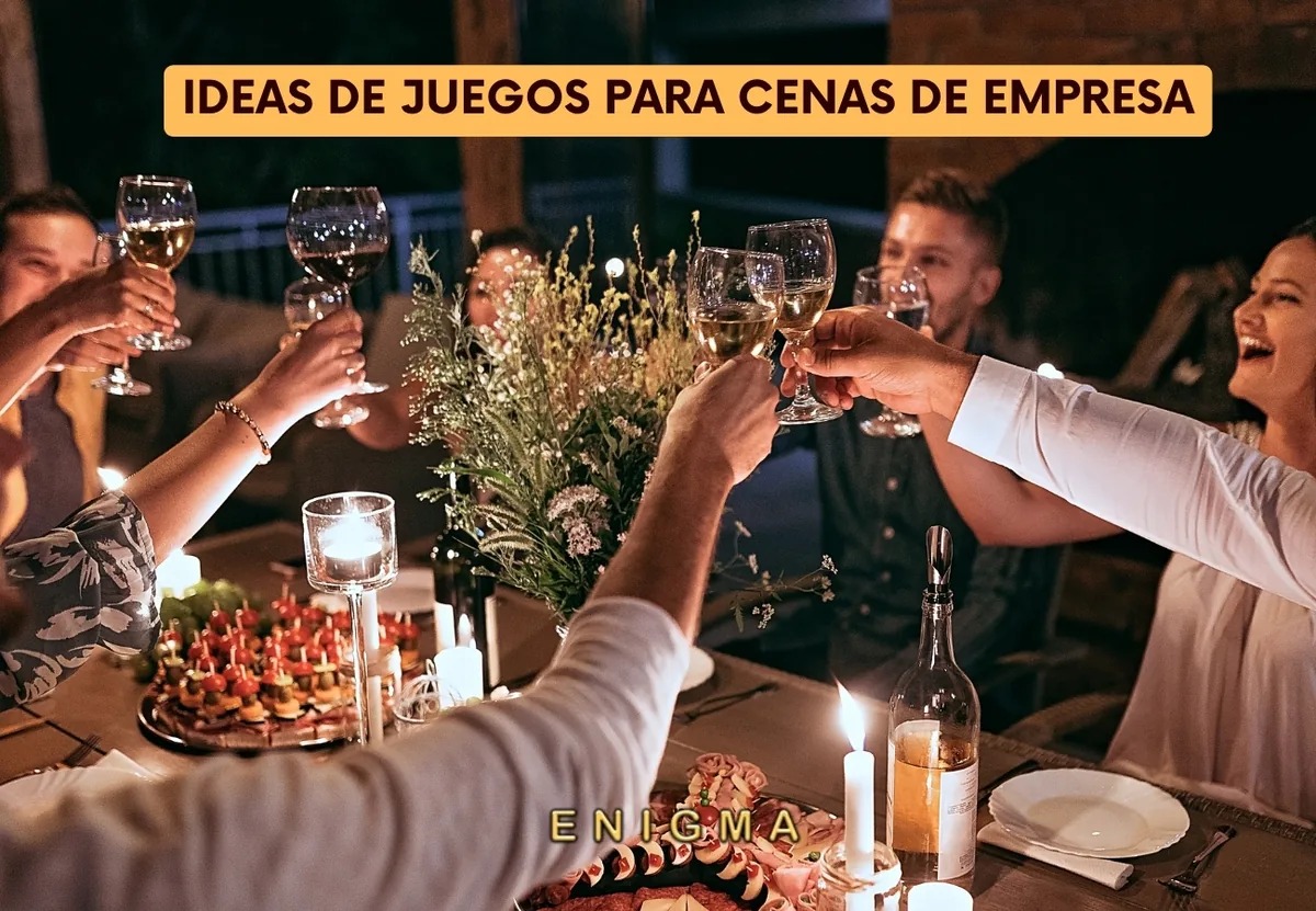 Compañeros brindando en una cena de empresa, cabecera de juegos para cenas de empresa