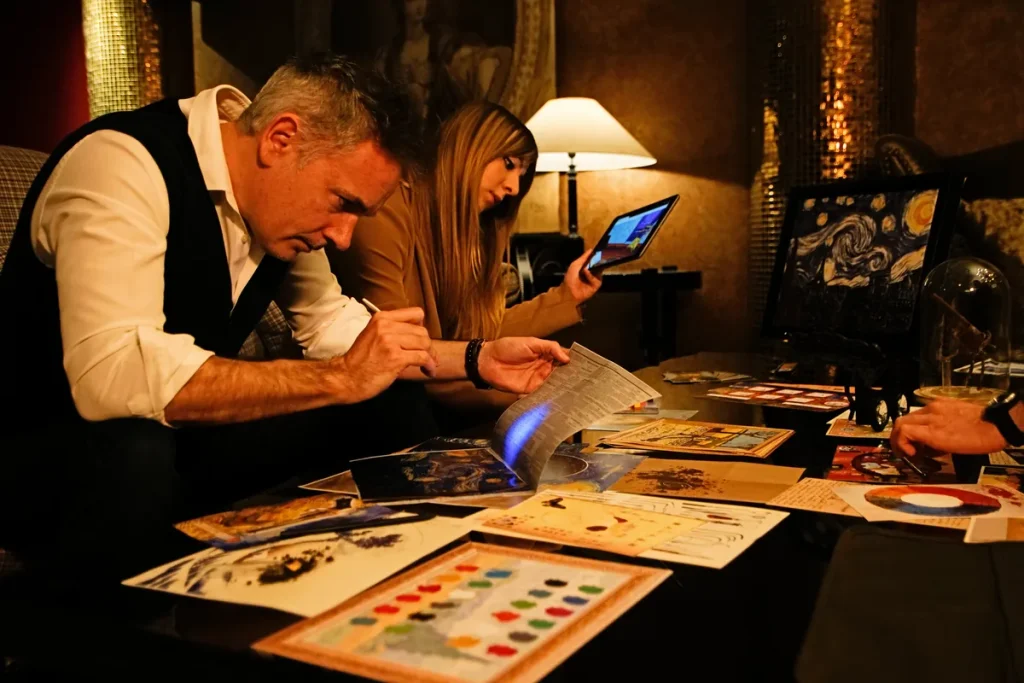 Preguntas frecuentes sobre escape room para empresas: jugadores concentrados en las pistas
